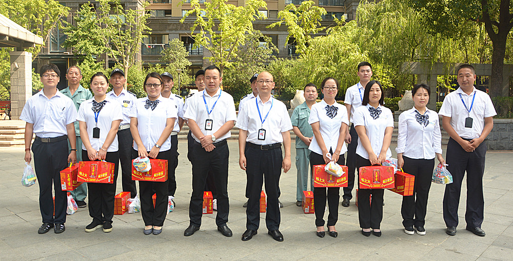 时搏网页版登录入口工会夏日送清凉在行动 集团副总裁白翃慰问一线员工