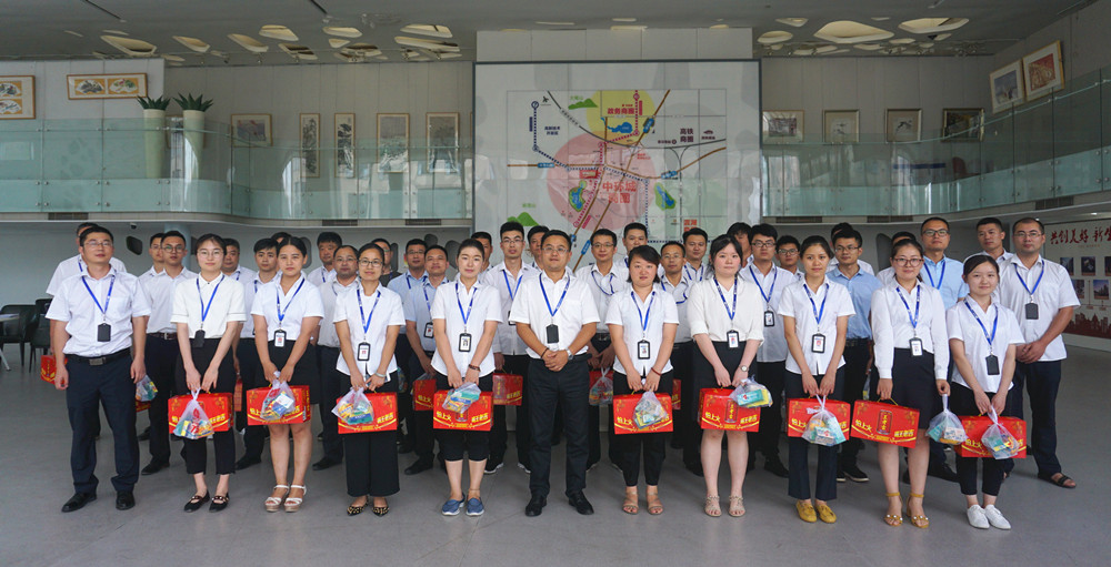 时搏网页版登录入口工会夏日送清凉在行动 集团副总裁黄少铭慰问一线员工