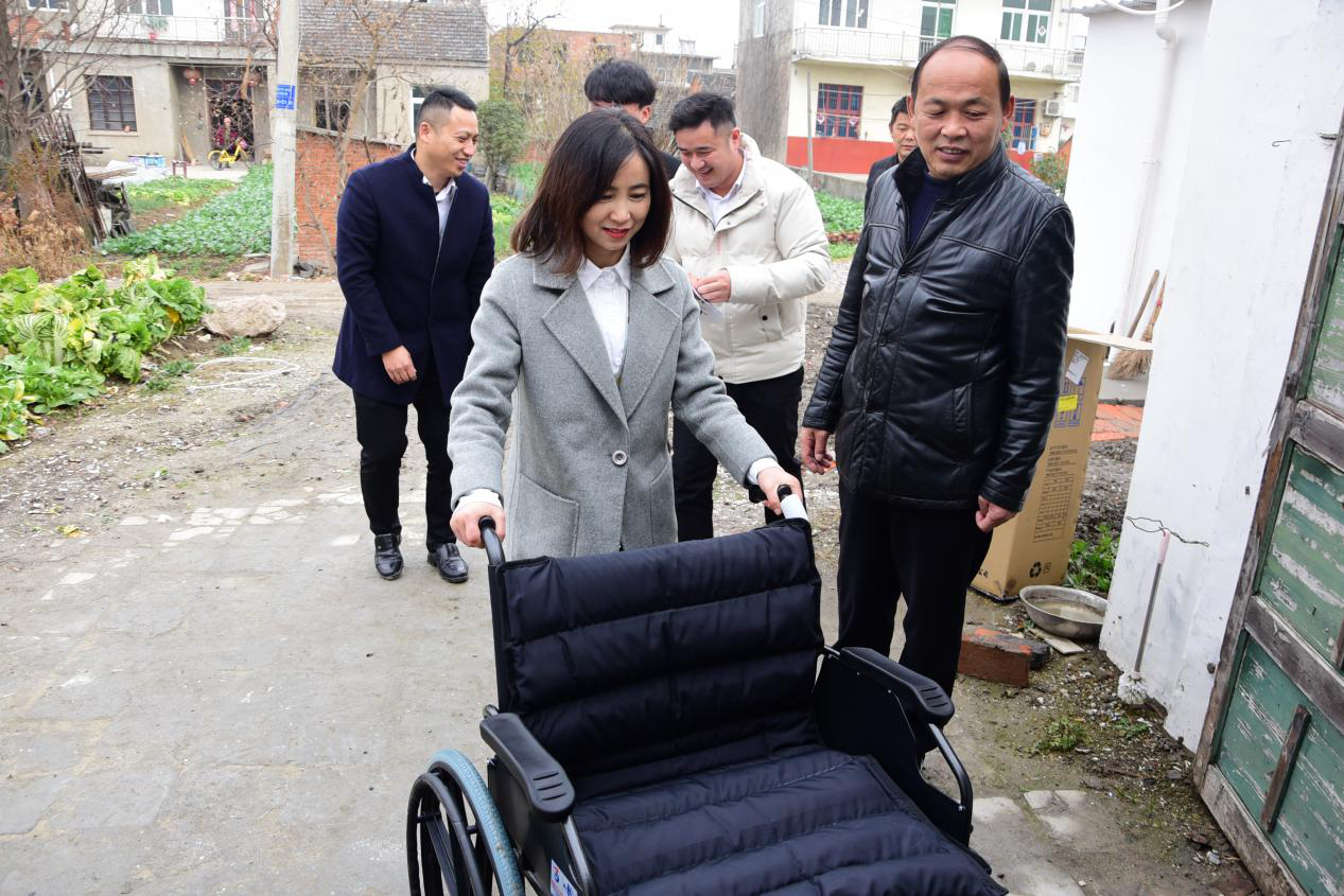 “心愿礼物”为古稀老人增添一抹暖阳 ——时搏网页版登录入口第十季“大爱中环 暖冬行动”第七站